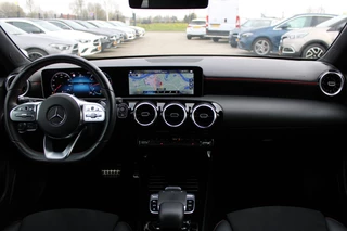 Mercedes-Benz A-Class 2019 - 180 AUT7 AMG LINE NIGHT PAKKET CAMERA NAVI obrazek 2