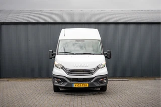 Iveco Daily 2022 - 35S18 175 PK 3.0 Liter! | Automaat | 3.500 KG trekgewicht | Camera | Cruise | Airco | Trekhaak | 3-Zits afbeelding 3 miniatuur