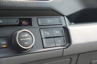 Volkswagen Crafter 2024 - 35 2.0 TDI L4H3 140pk Automaat - ACC - LED - Geveerde Stoel - Carplay - Camera - Betimmering - Rijklaar obrazek 36