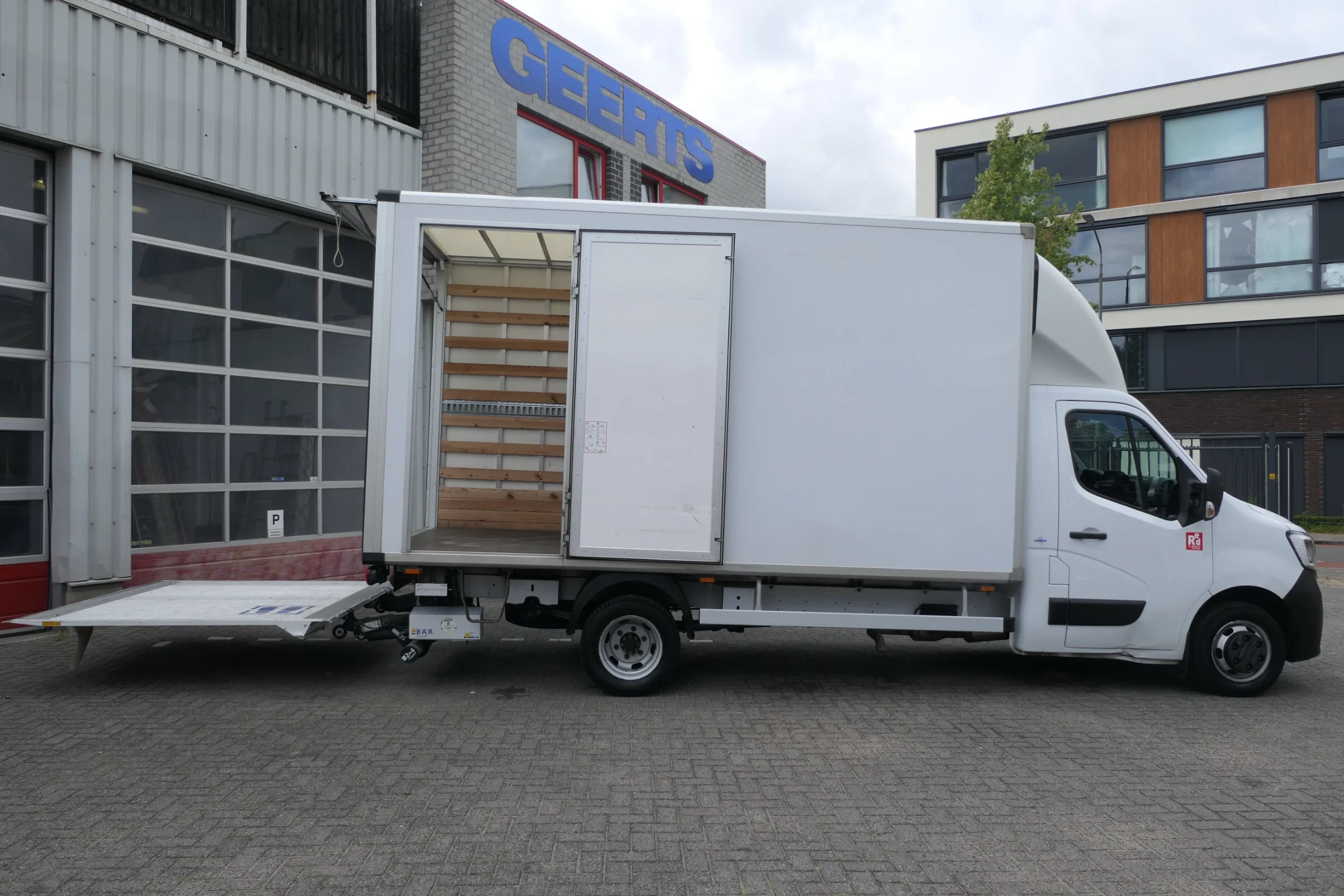 Renault Master 2023 - | Double wheels | 375617Km | 2023 | Taillift 750Kg | Manual gearbox | Euro6-E | 4X2 | TUV/MOT/APK 01-2027 | NL-Van изображение 10