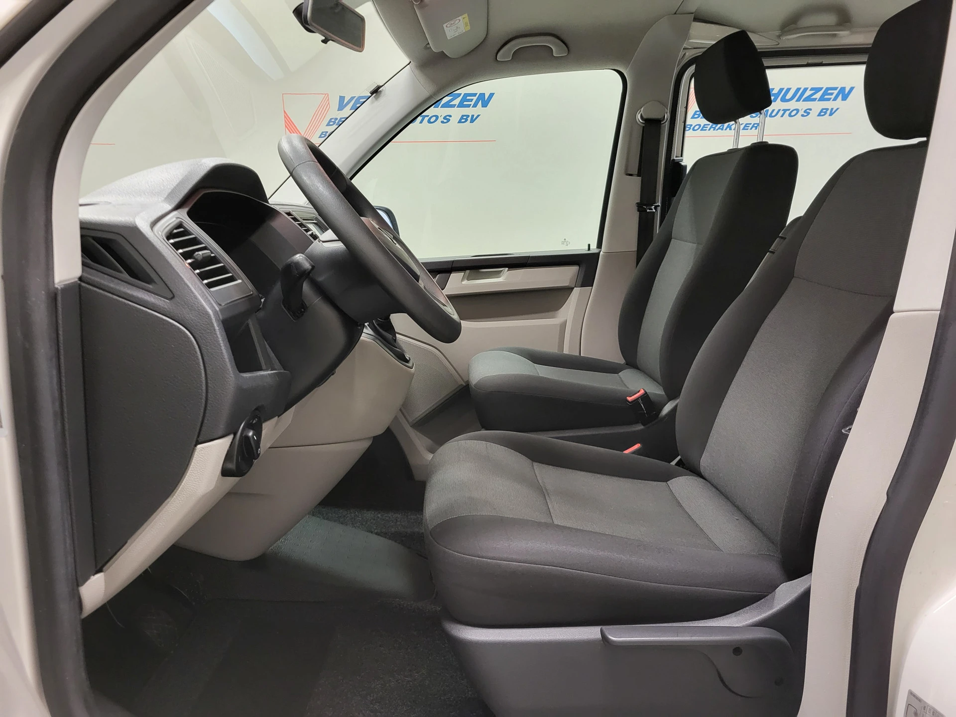 Volkswagen Transporter 2017 - Kombi 2.0TSI L2/H1 9-Personenbus! image 5