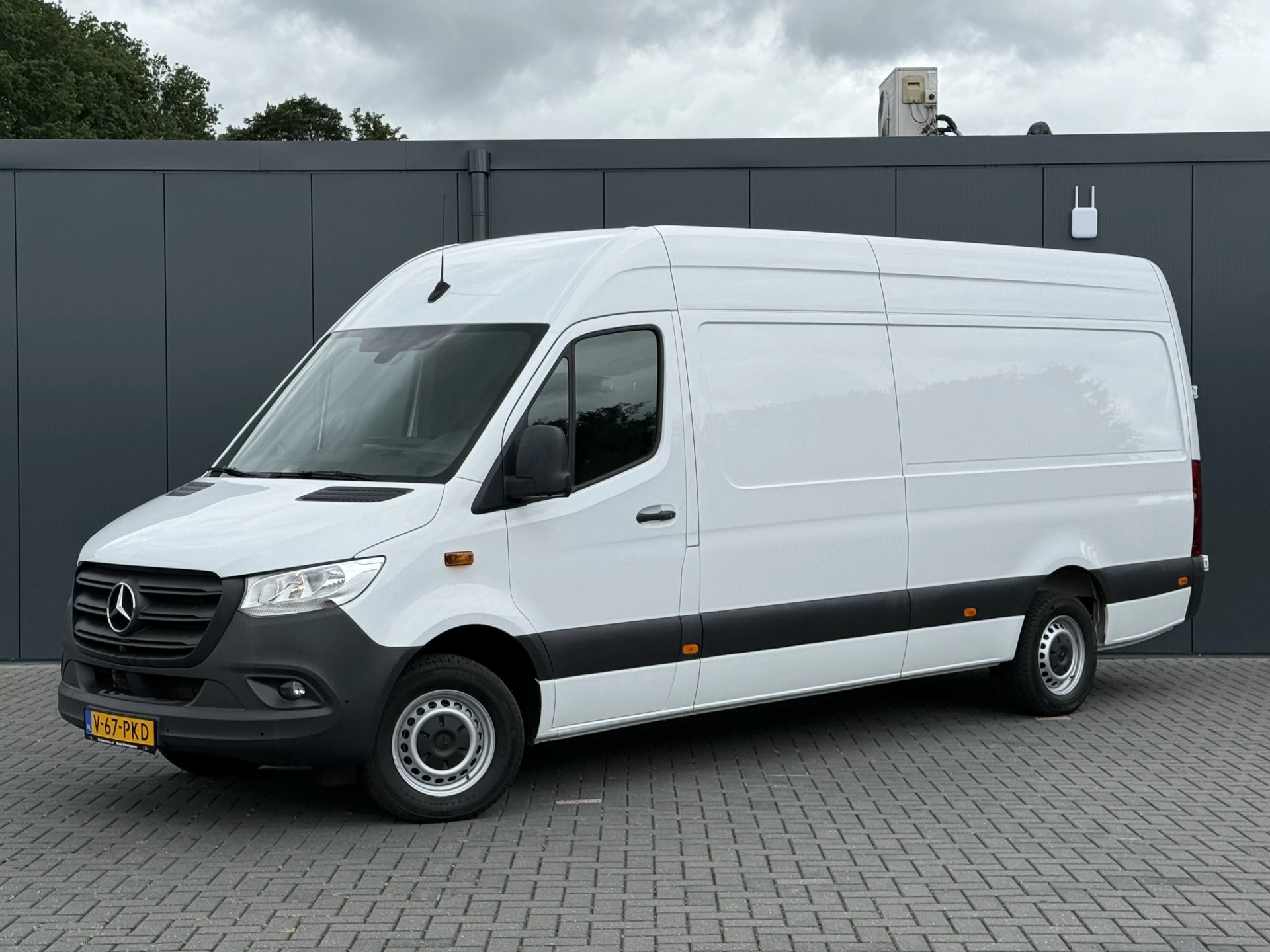 Mercedes-Benz Sprinter 2023 - 315 CDI 150 PK / L3H2 / 360 CAMERA / AIRCO / CRUISE / NAVI / 3-ZITS / CARPLAY / GEVEERDE STOEL изображение 2