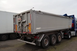 Benalu 2016 - * C39 * 3AXLE * 26cub * afbeelding 3 miniatuur