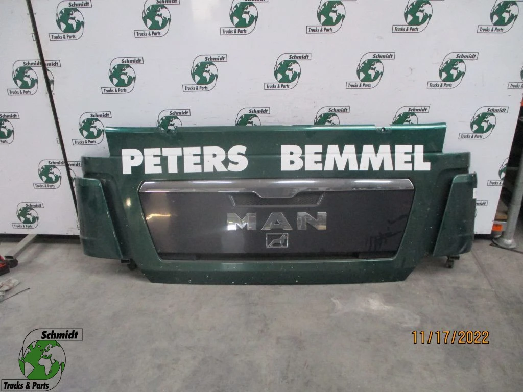 MAN - 81.61110-6041 / 81.61110-6041/ 0065 / 6038 GRILLE TGX MODEL EURO 5 imagem 1