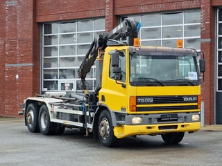 DAF CF 2002 - 250 6x2*4 - Hooklift - HIAB 102 Crane - Manual gearbox - Steering axle - Euro 3 image 2