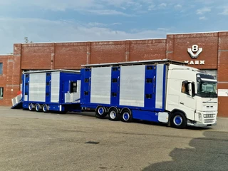 Volvo FH 2016 - 13.500 Globetrotter 8x2*6 - 3 deck livestock + Trailer - 110M2 - Ventilation - Custom interior afbeelding 1 miniatuur