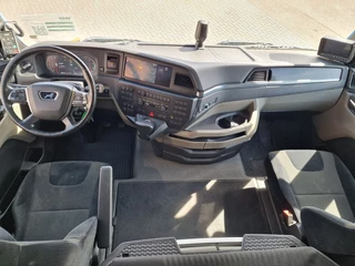 MAN TGX 2021 - 33.510 6x4 - Facelift - Low km 252Tkm - Navi - Sliding 5th wheel - PTO/Hydraulic image 13