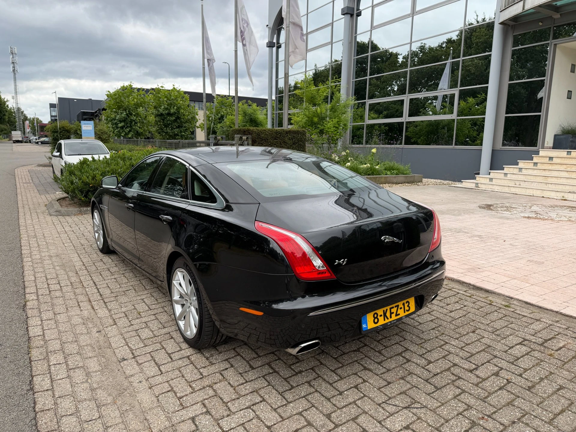 Jaguar XJ 2011 - 5.0 V8 Portfolio aut,panorama,leer,boekjes afbeelding 3