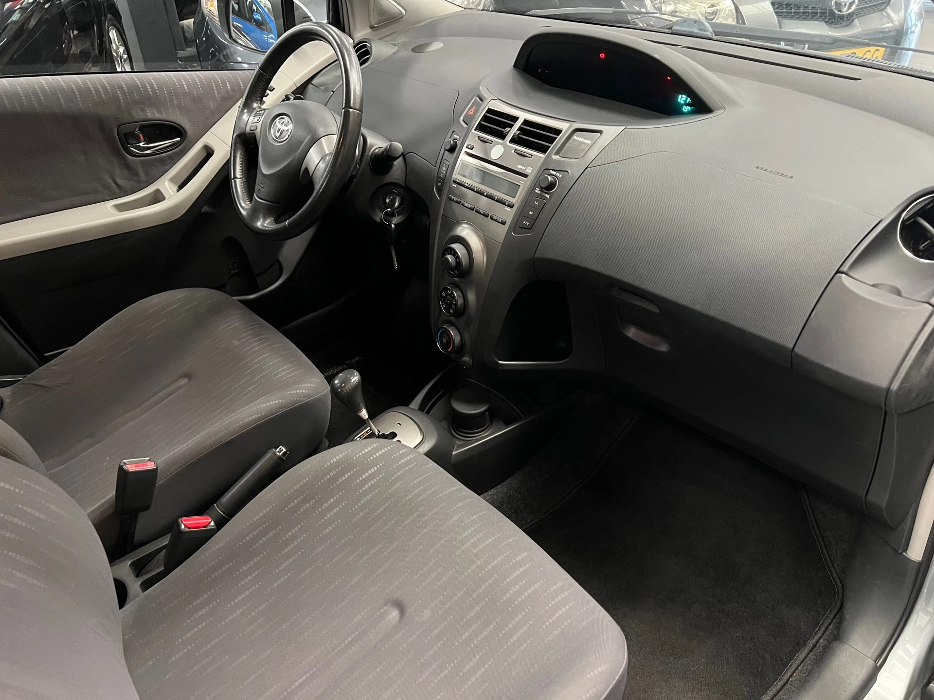 Toyota Yaris 2009 - 1.3 VVTi Aspiration 2e Eigenaar - NAP - Automaat afbeelding 25