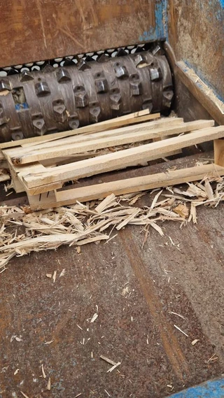 N/A N/A 2003 - Bleu Single Shaft Shredder image 2