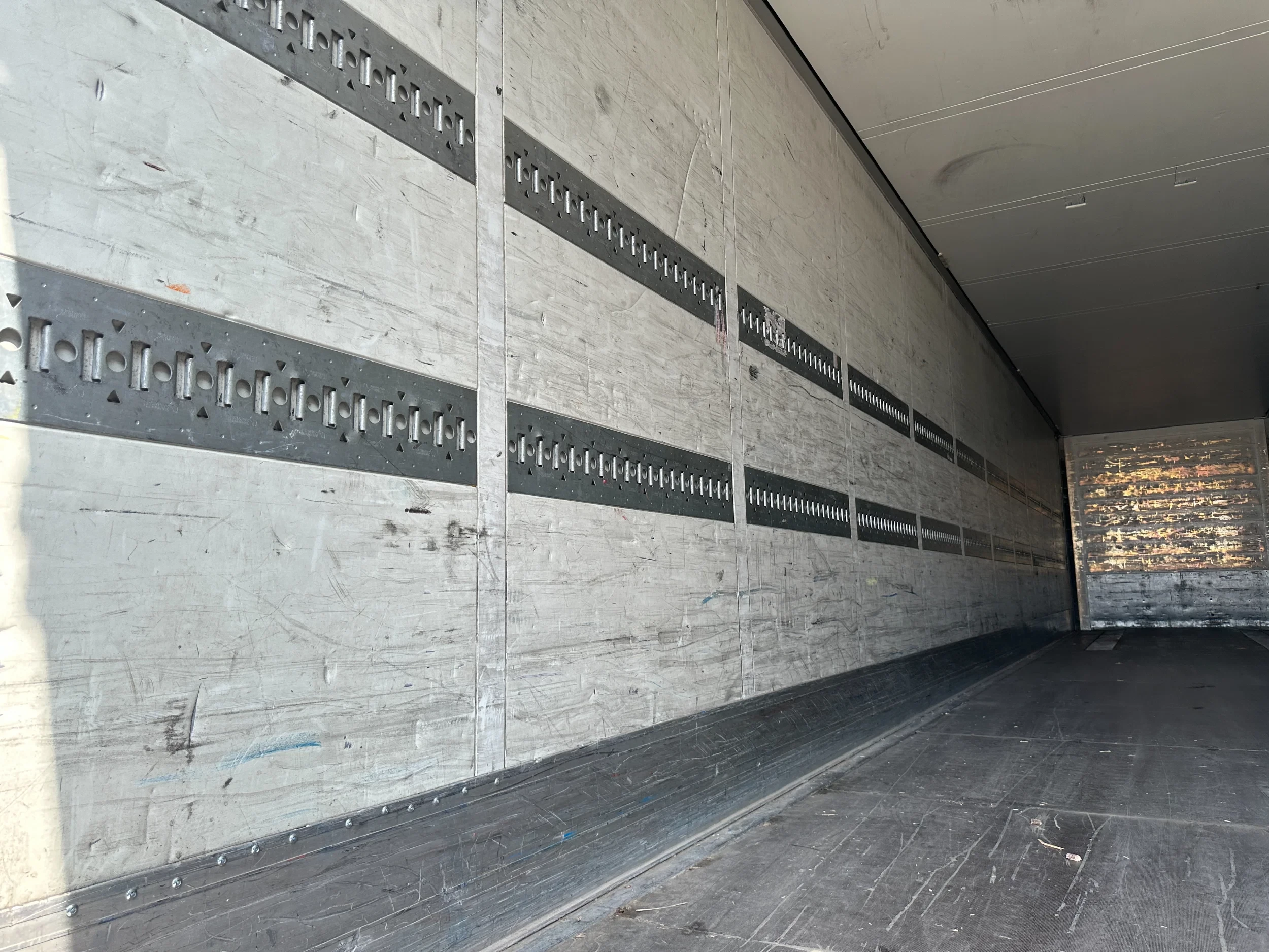 Schmitz Cargobull 2008 - SKO24 / SAF DISC / 2x LIFTAXLE / GALVANIZED / NL-TRAILER Bild 7