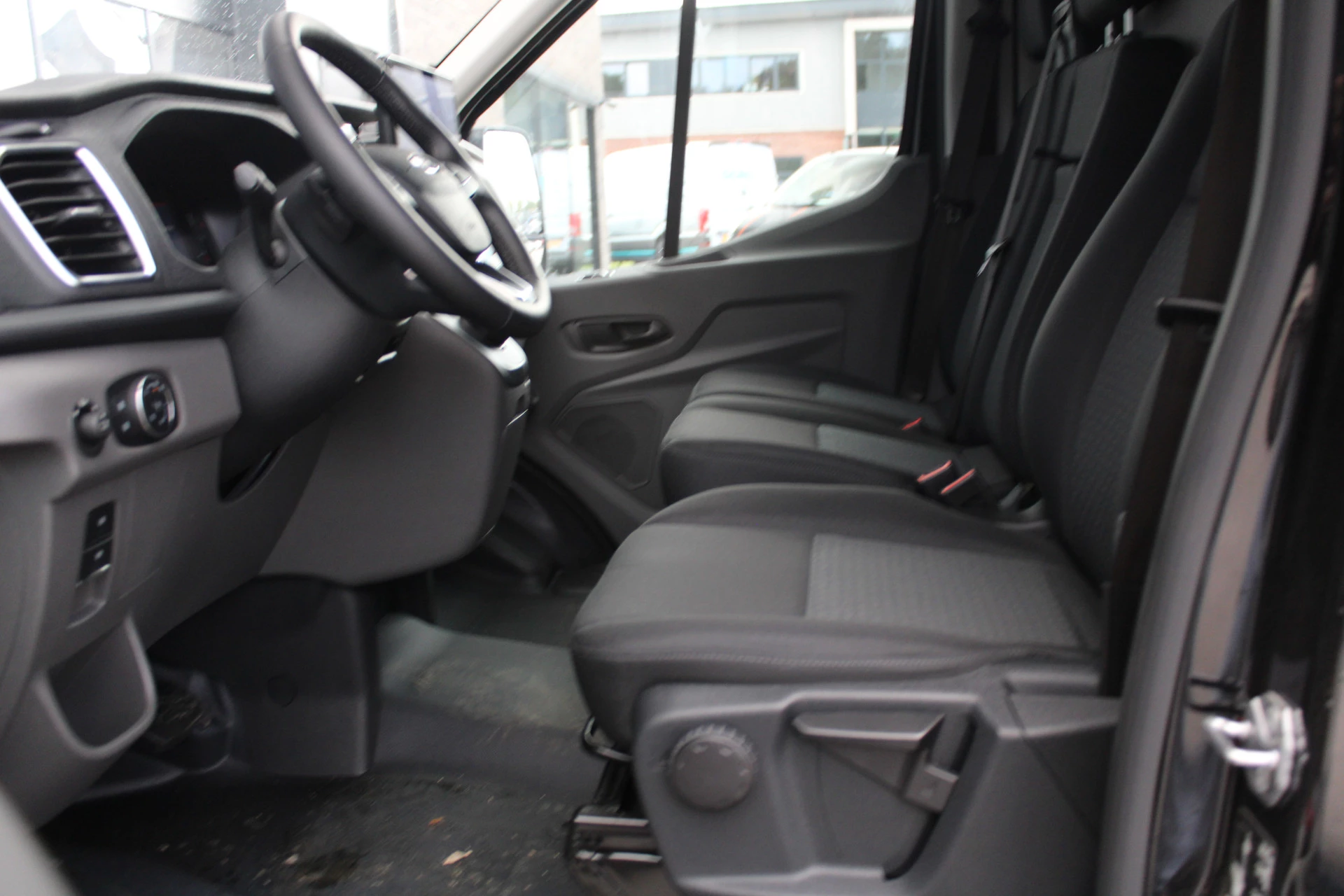 Ford Transit 2024 - 350 2.0 TDCI L2H2 Limited 165pk - Adaptive Cruise - Xenon - Navi - Blind Spot - 360 camera - Rijklaar obrázek 8
