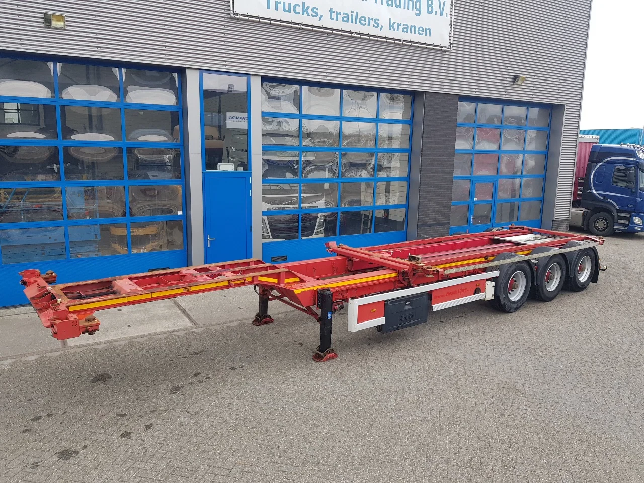 Renders 2000 - RSCC 12.27 Sliding Table Multi chassis image 1