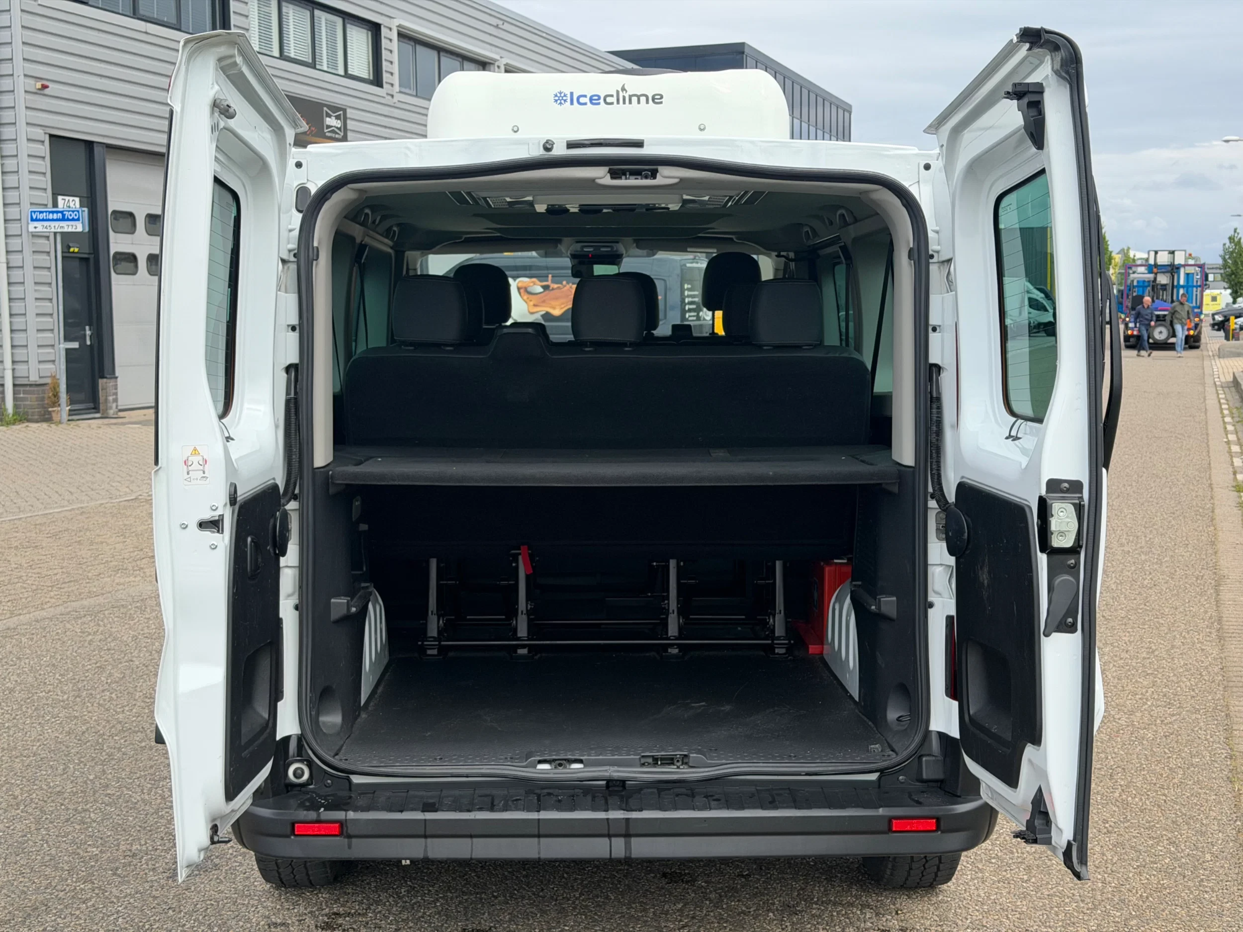 Renault Trafic 2023 - 2.0DCI L2H1 Personenvervoer Airco + Dak Airco Cruisecontrol 150PK afbeelding 7