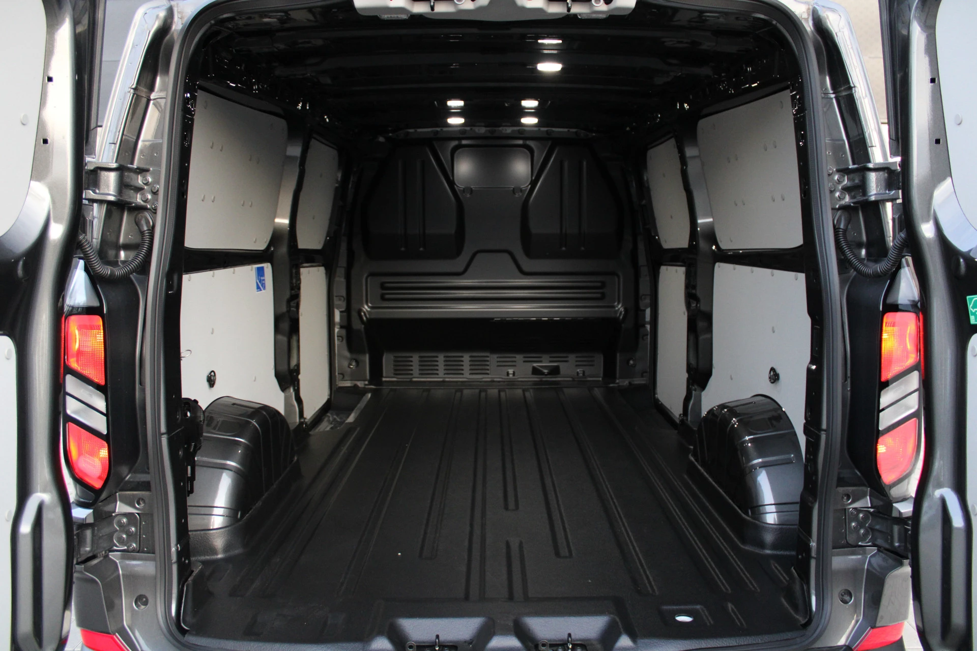 Ford Transit Custom 2025 - 320 2.5 PHEV L2H1 Trend 232pk - 5 jaar GARANTIE - 2x Schuifdeur - Adaptive Cruise - Blind Spot - Navigatie - Camera - Verwarmd Stuur - Rijklaar immagine 12