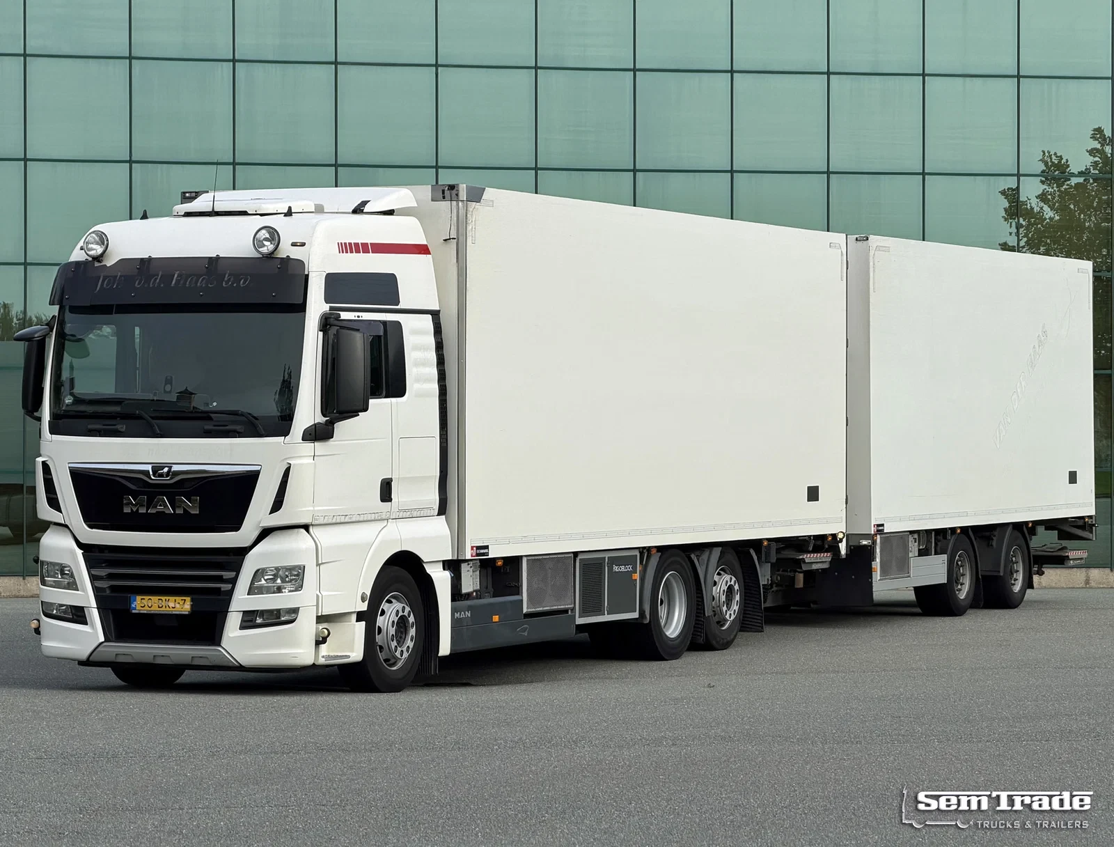 MAN TGX 2018 - ONLY 784.000 KM FULL AIR ISO BOX FRIGOBLOCK COOLING PARK COOLING SMART TACHO2 TAIL LIFT FLOWERWIDE HOLLAND-COMBI image 1