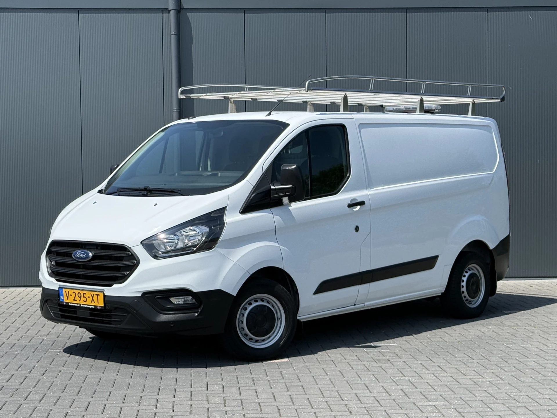 Ford Transit Custom 2019 - 2.0 TDCI / L1H1 / 1e EIG. / 40.176 KM! / TREKHAAK / IMPERIAAL / INRICHTING / AIRCO / 3-ZITS afbeelding 2