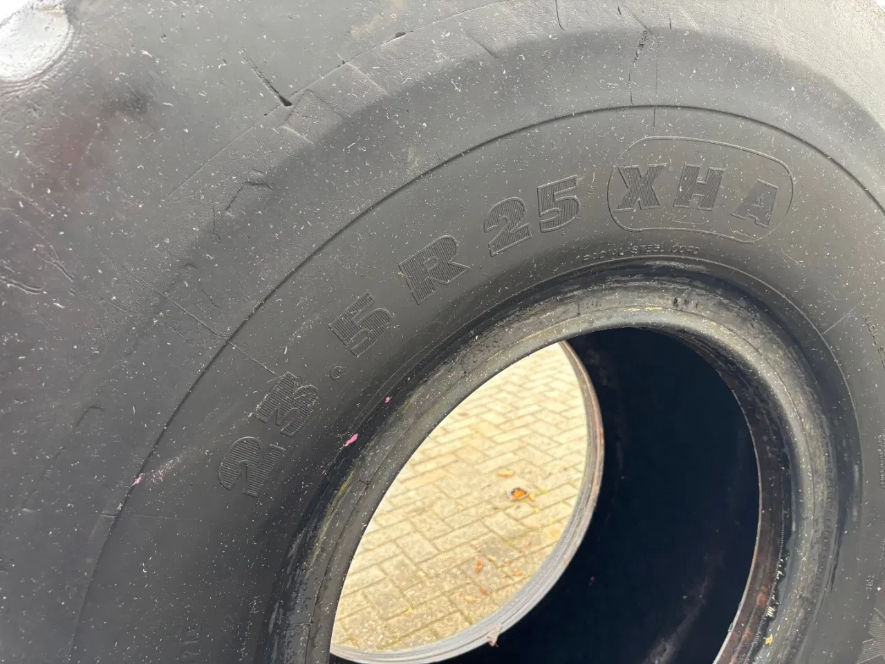 Michelin - 23.5R25 used tires (set of 2) Bild 7