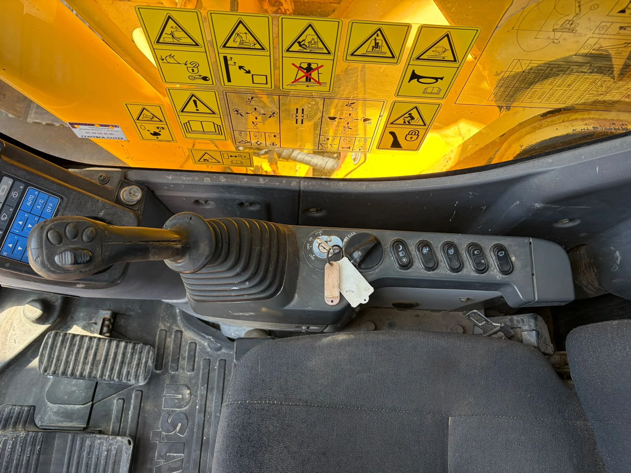 Komatsu PC228USLC-8 2012 Bild 24