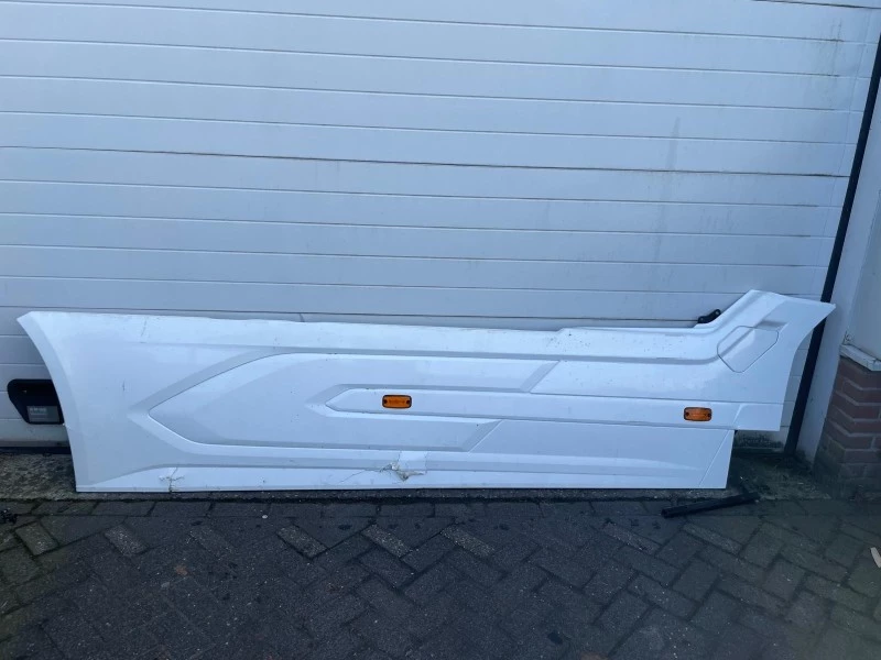 DAF - 2292748 / 2292752 SIDE-SKIRT RH (DAMAGE) Bild 1