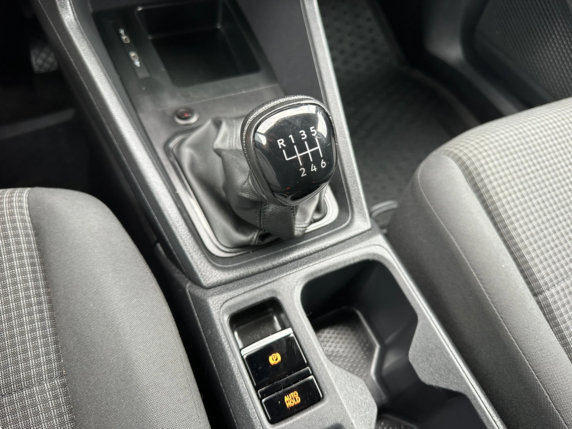 Volkswagen Caddy 2022 - Cargo 2.0 TDI 123 PK 4-MOTION / L1H1 / 4x4 / 1e EIG. / TREKHAAK / INRICHTING / CAMERA / CRUISE / AIRCO / CARPLAY afbeelding 16