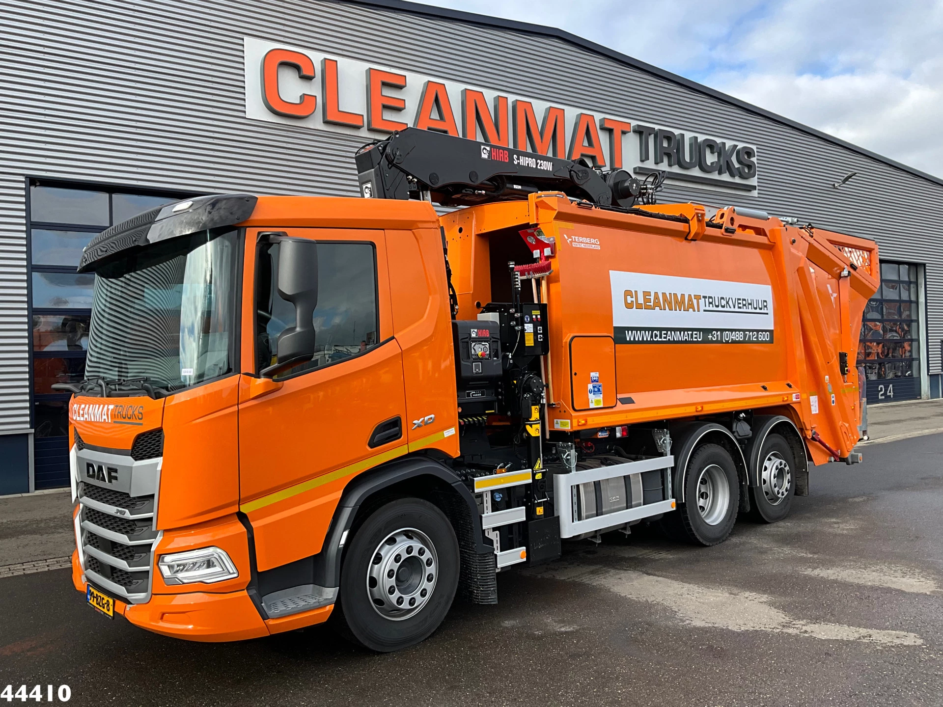 DAF FAN XD 340 Euro 6 Hiab 23 Tonmeter laadkraan 2024 image 2