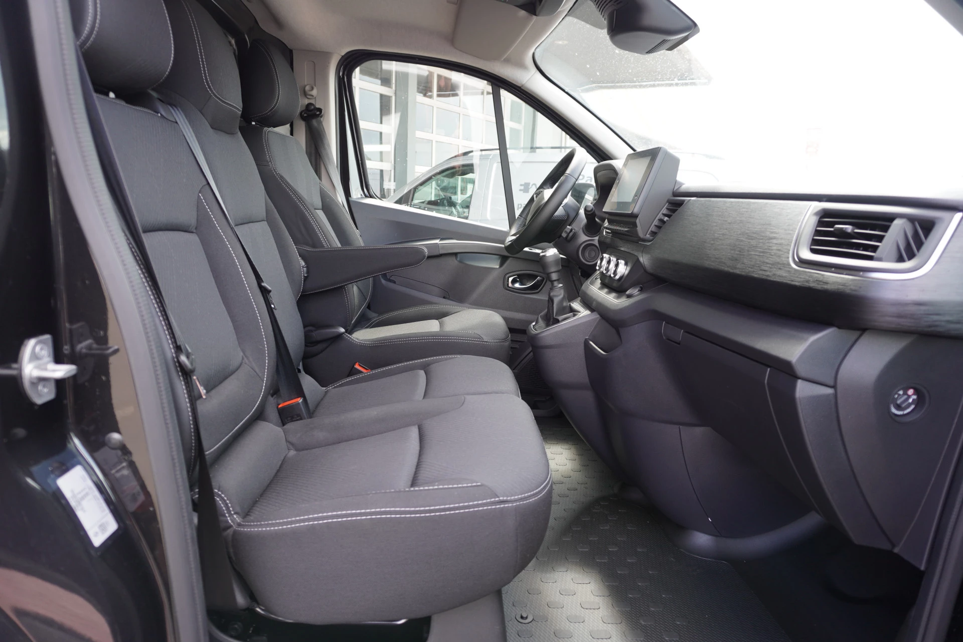 Renault Trafic 2024 - 2.0 Blue dCi 170PK L2H1 Extra Black Edition obrázek 15