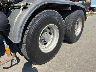 Renault 4 2006 - Kerax 410 8x4 Full steel - Manual - Euro - Big axles image 26