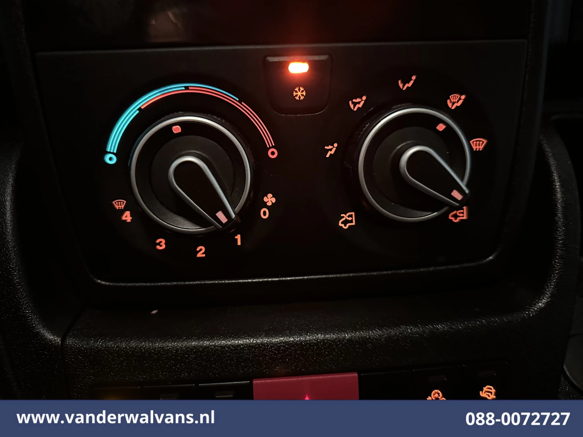 Peugeot Boxer 2022 - 2.2 BlueHDi 141pk Bakwagen 436cm Lang Laadklep Euro6 Airco | Cruisecontrol | 1085kg laadvermogen imagen 6