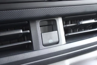 Ford Transit Custom 2024 - 320 2.0 TDCI L2H1 Trend DC 136pk - Carplay - Android - Camera - Trekhaak - LED koplampen - Stoelverwarming - Draadloos laden - Rijklaar image 17