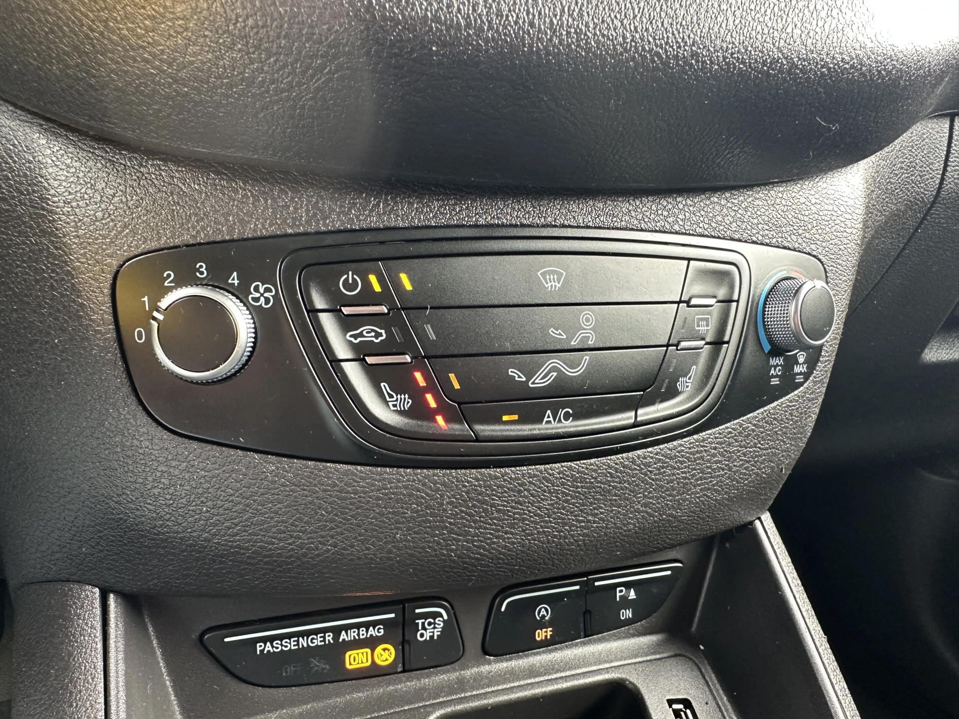 Ford Transit Courier 2021 - 1.5 TDCI / 1e EIGENAAR / 21.248 KM ! / AIRCO / STOELVERWARMING / PDC / NAVIGATIE / CARPLAY afbeelding 13
