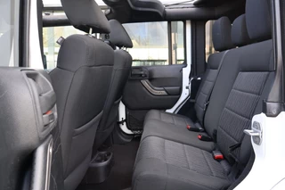 Jeep Wrangler 2010 - 3.8i V6 Aut. Sahara 4 drs JK 4x4 / LED / SOFTTOP zdjecie 25