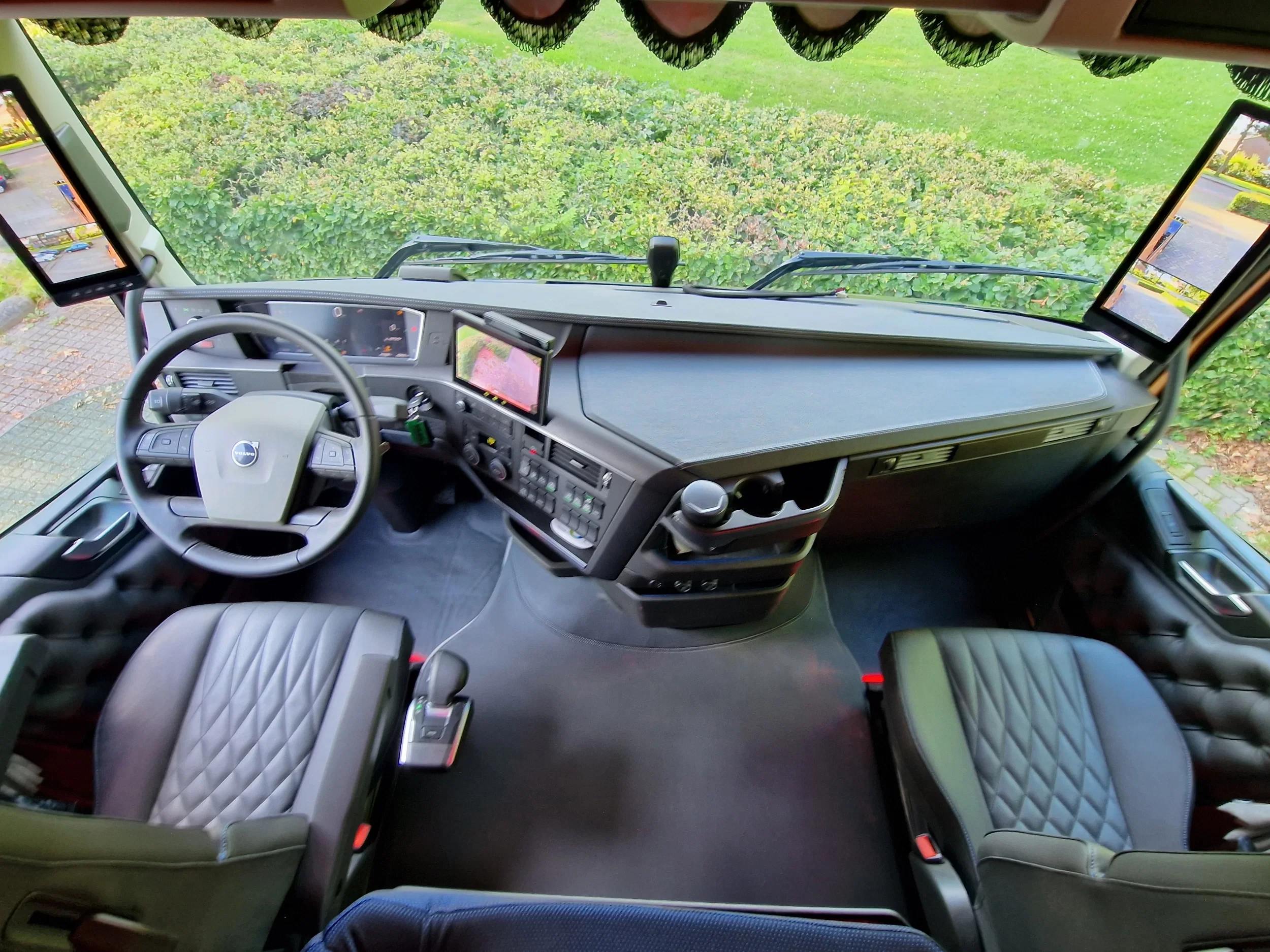 Volvo FH 2026 - 13.500 Aero Globetrotter XL 4x2 - New - Full spec - BUFFL interior - Retarder image 80
