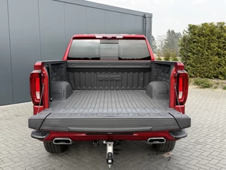 GMC Sierra 2024 - AT4 6.2L V8 420 PK / BPM VRIJ!! / VIRTUAL COCKPIT / HEAD UP / 360 CAMERA / BOSE / LEDER / TREKHAAK / 3500 KG AHG bild 6