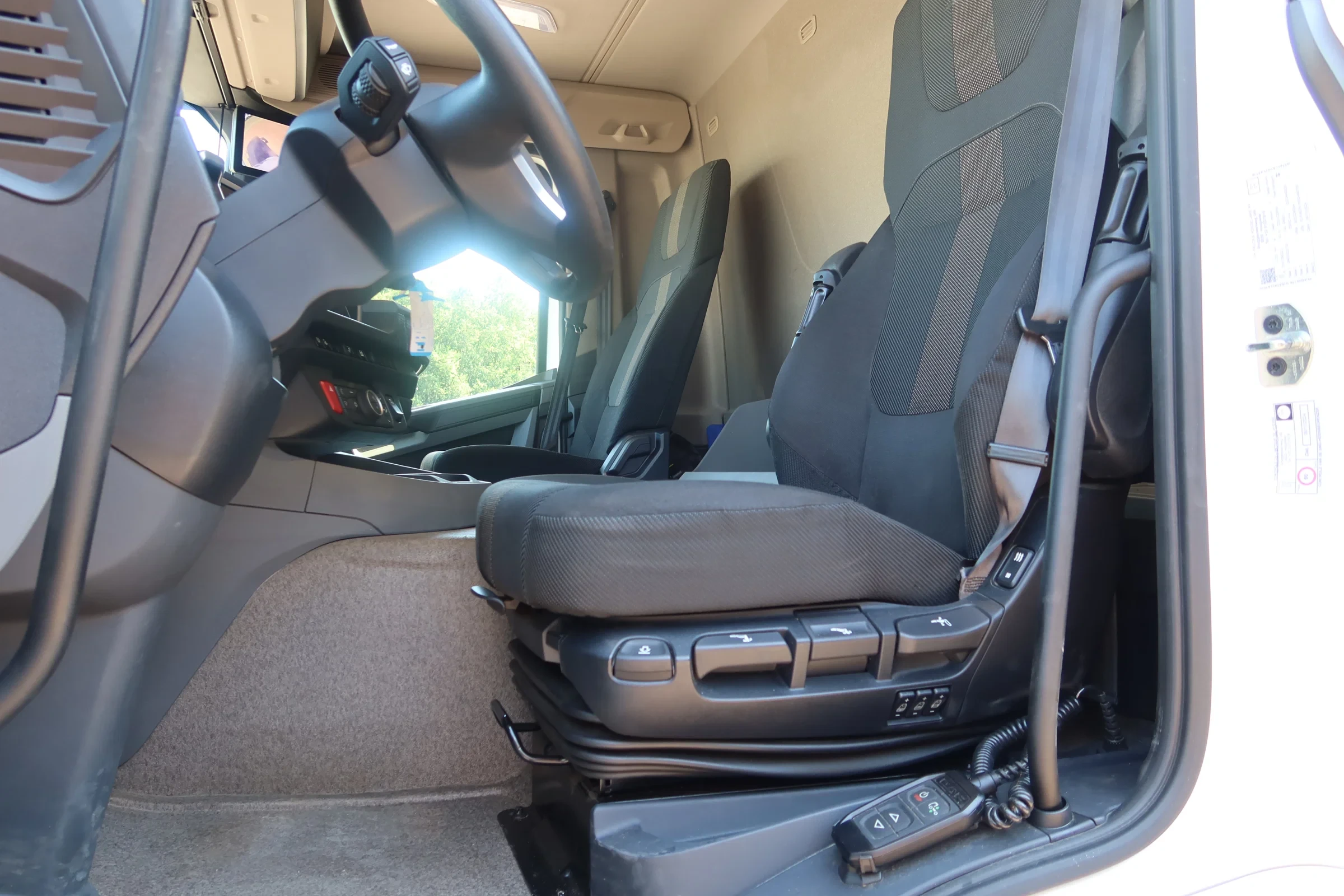 DAF XD 2024 - XD 300 Bak+Klep 2.000 kg obrázek 6
