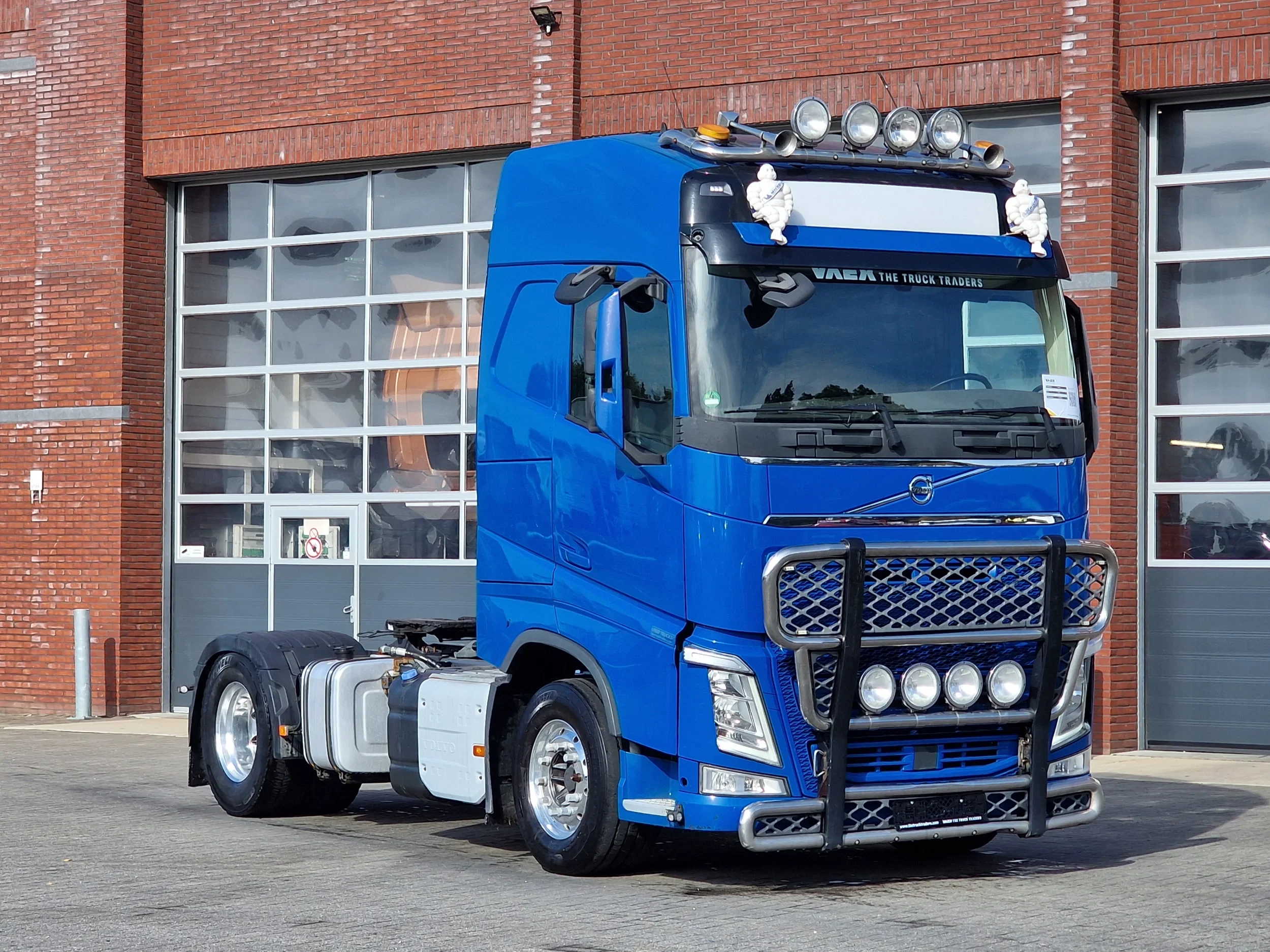 Volvo FH 2019 - 13.500 Globetrotter 4x2 - PTO/Hydraulic - Navi - Alloy wheels - Fridge afbeelding 1