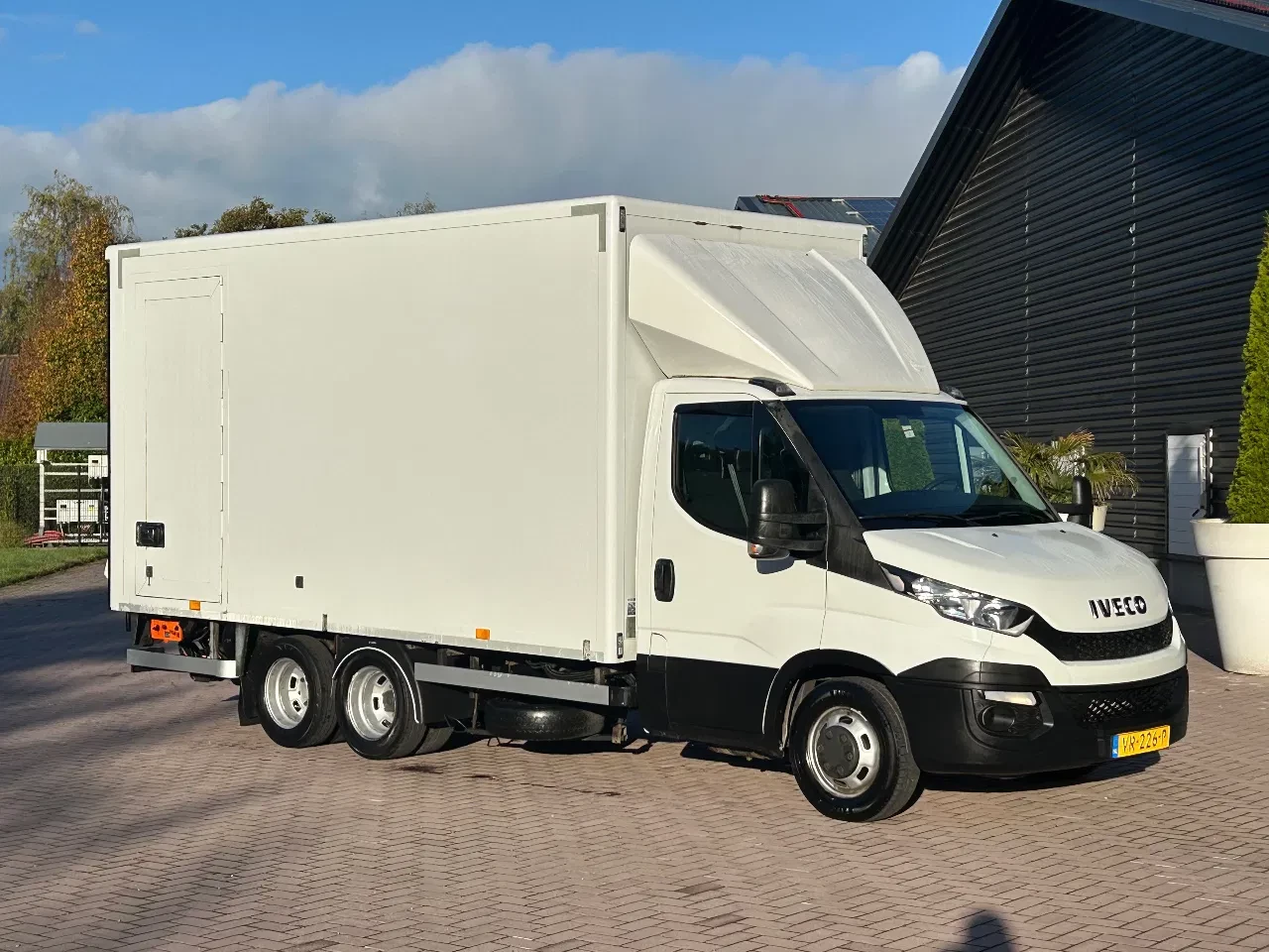 Iveco Daily 2015 - 40 c17 Clixtar met laadklep 750 kg image 1