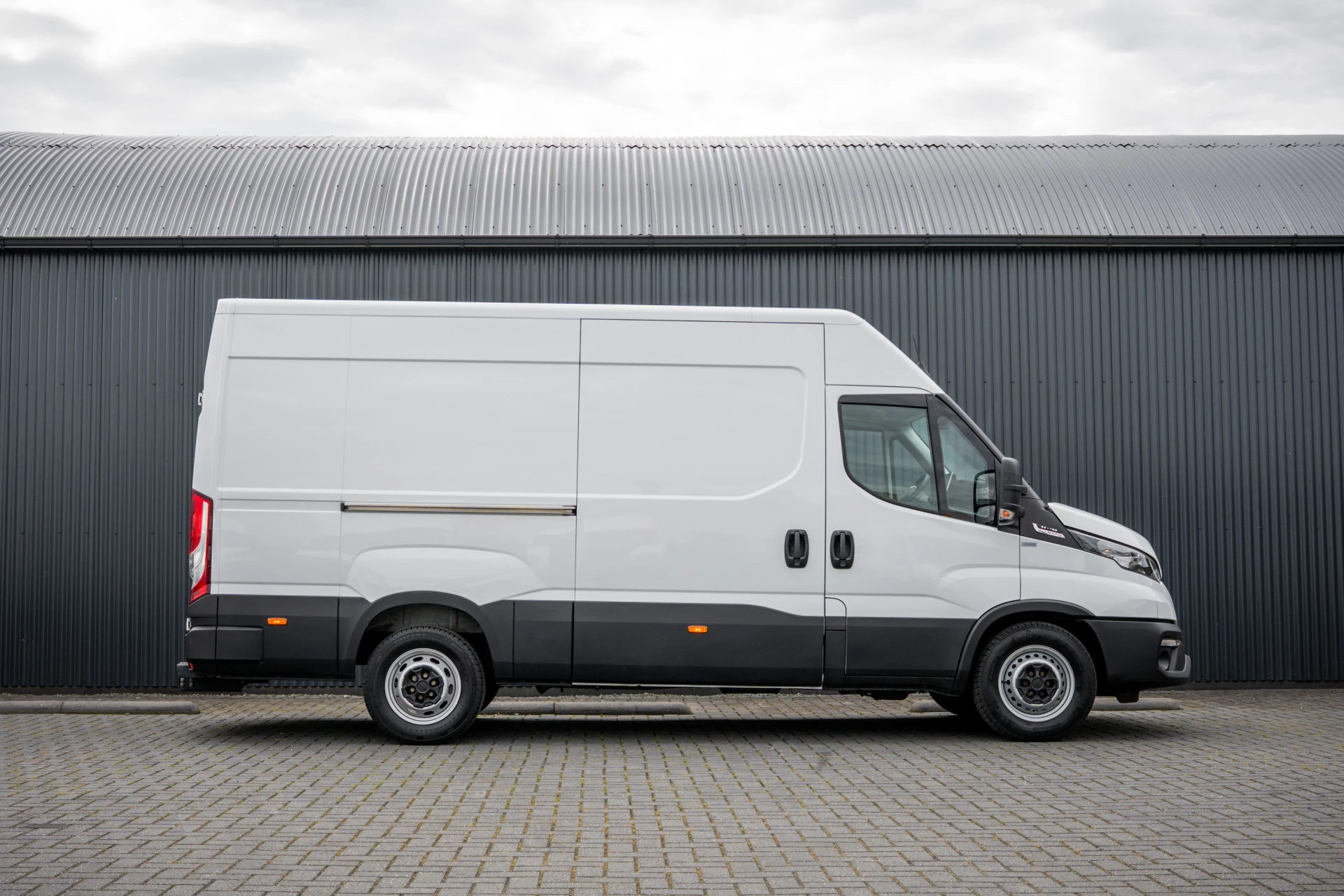 Iveco Daily 2024 - 35S18 | 3.0L 180PK | Automaat | NW MODEL | 3.5T Trekgewicht | Camera | Carplay | Climate imagen 6