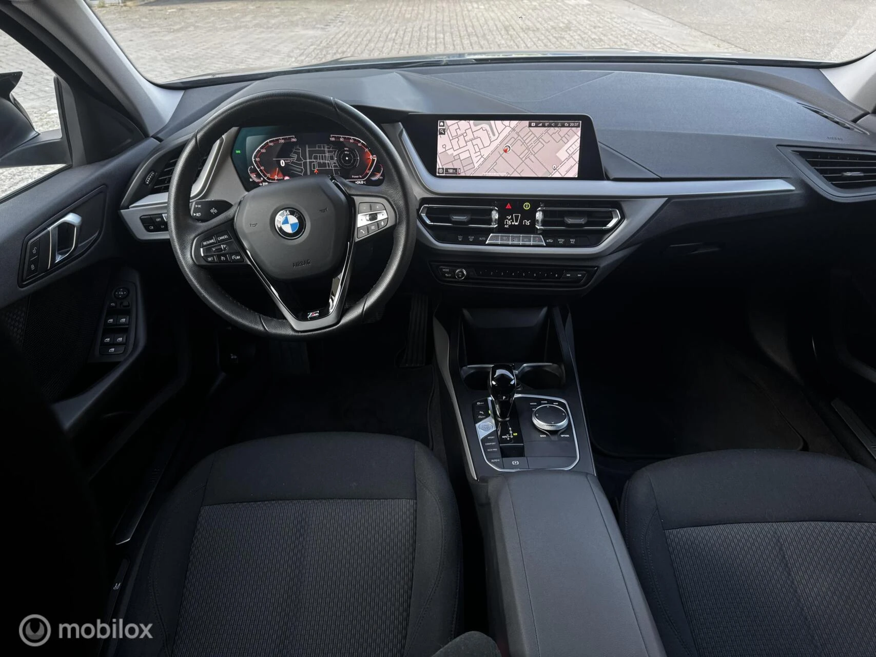 BMW 1 Serie 2022 - 118i M Sport Business | NAV | Camera| Automaat afbeelding 32