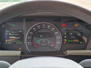 Volvo FH 2015 - 13.420 6x2 - Box - Loadlift - Manual gearbox - Low KM image 16