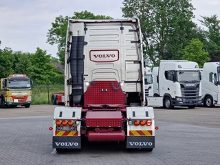 Volvo FH 2017 - 13.500 Globetrotter XL 4x2 - Show truck - Retarder - Custom interior - I parkcool image 6