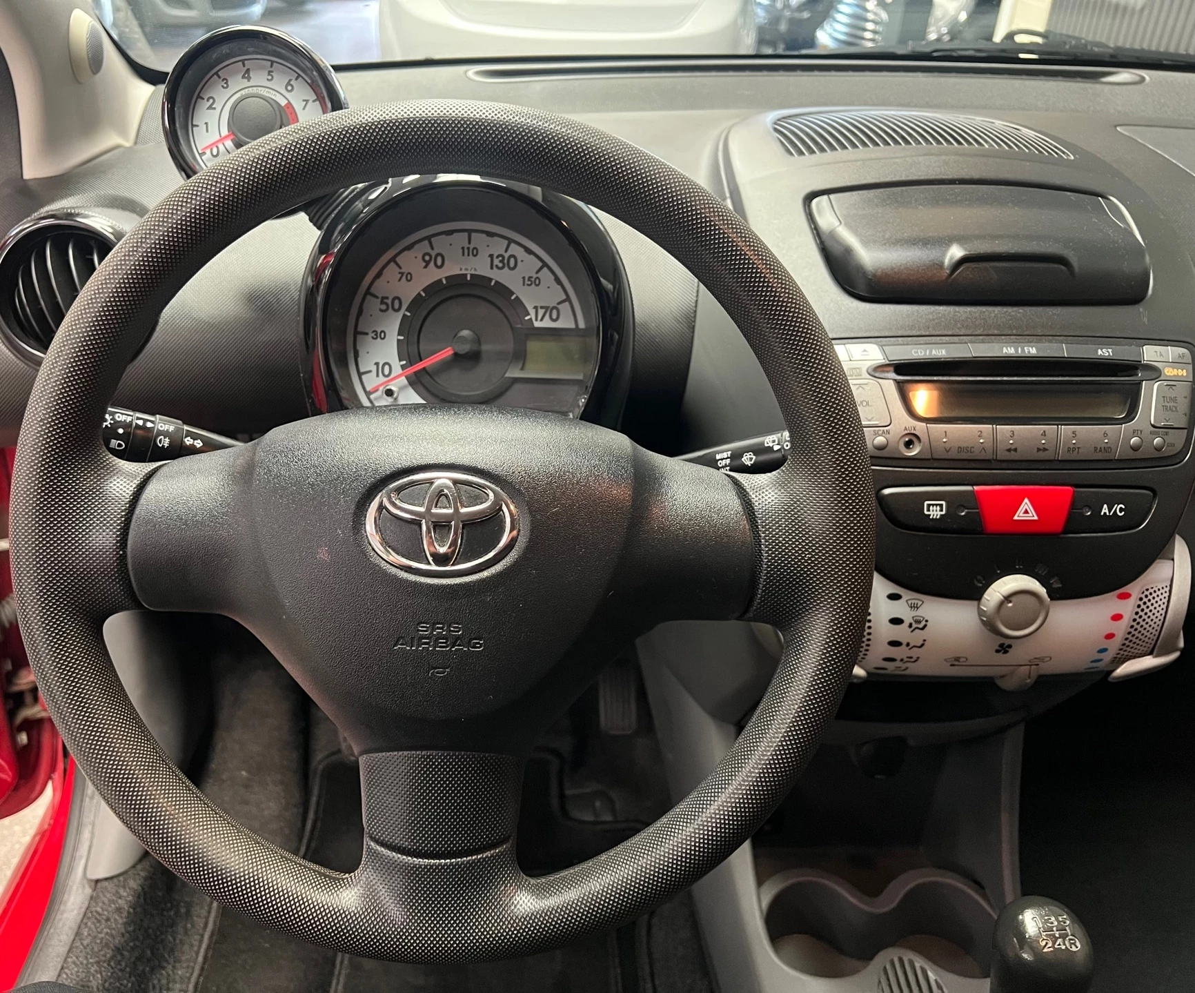 Toyota Aygo 2012 - 1.0-12V Dynamic Navigator - 1e Eigenaar - NAP - NAV - Airco. afbeelding 12