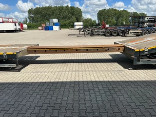 Broshuis N/A 2015 - 3ABSD Lowloader 3-axle / GVW: 53.000kg / Neck: 23.000kg / hydraulic steering + ramps + loading table / 4.60m extendable / winch / liftaxle immagine 38