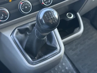 Volkswagen Transporter 2020 - 2.0 TDI 150 PK / L2H1 / 1e EIG. / ALUCA INRICHTING / TREKHAAK / IMPERIAAL / CRUISE / AIRCO / NAVI изображение 22