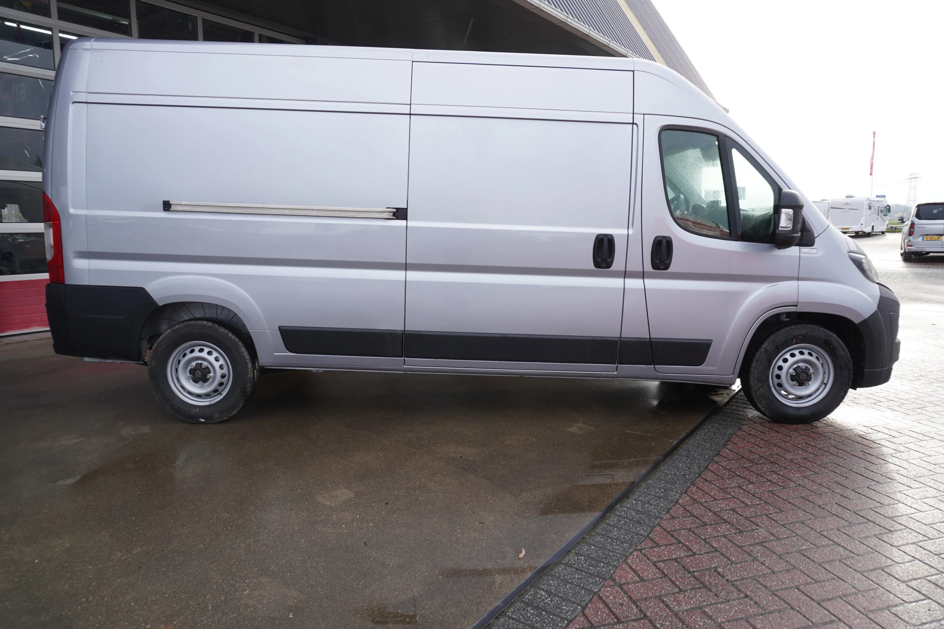 Peugeot Boxer 2024 - 2.2 BlueHDi 180PK S&S L3H2 3.5t Zwaar Automaat afbeelding 3