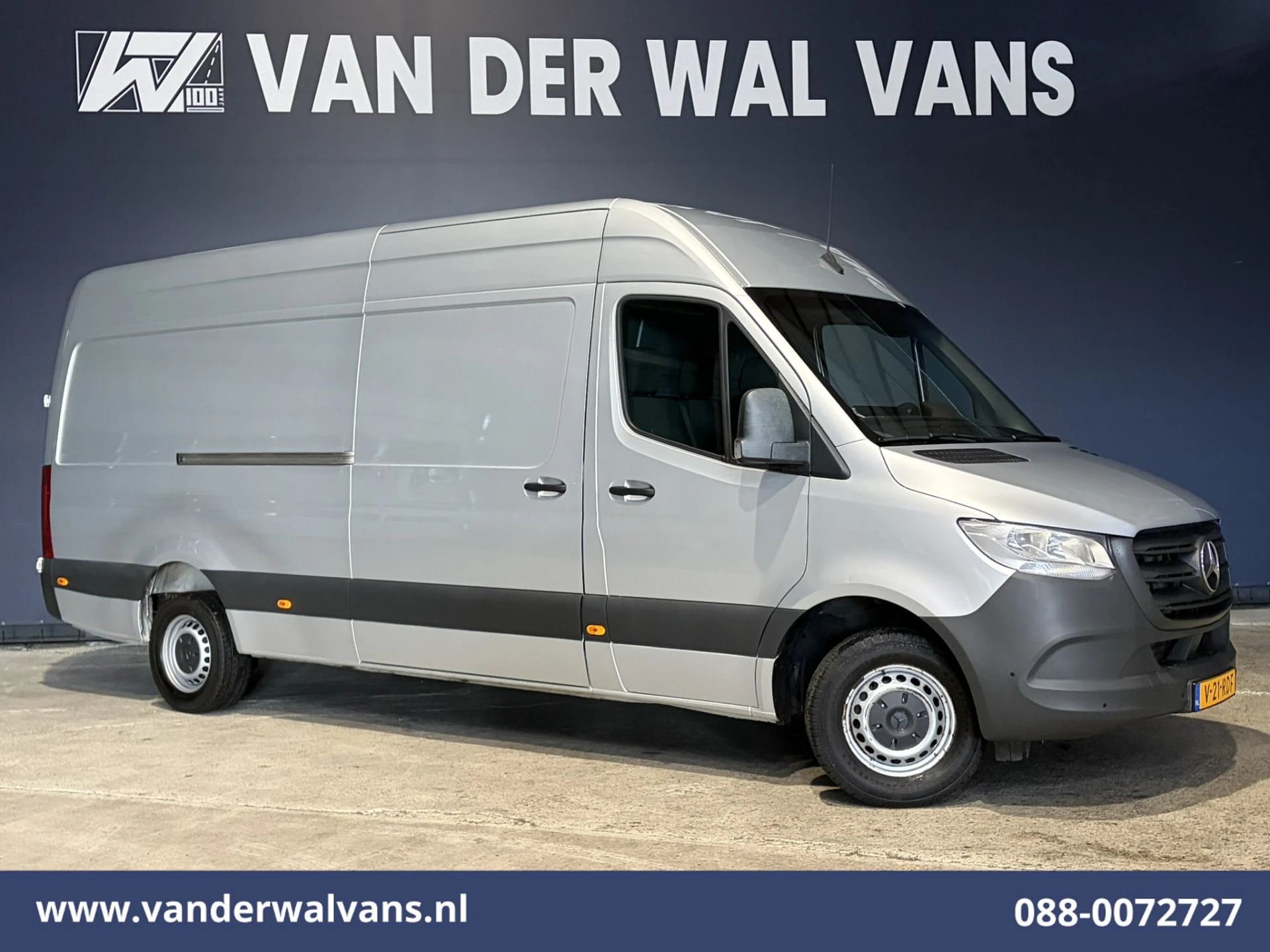 Mercedes-Benz Sprinter 2022 - 317 CDI 170pk L3H2 Euro6 Airco | Camera | Navigatie | Cruisecontrol afbeelding 1