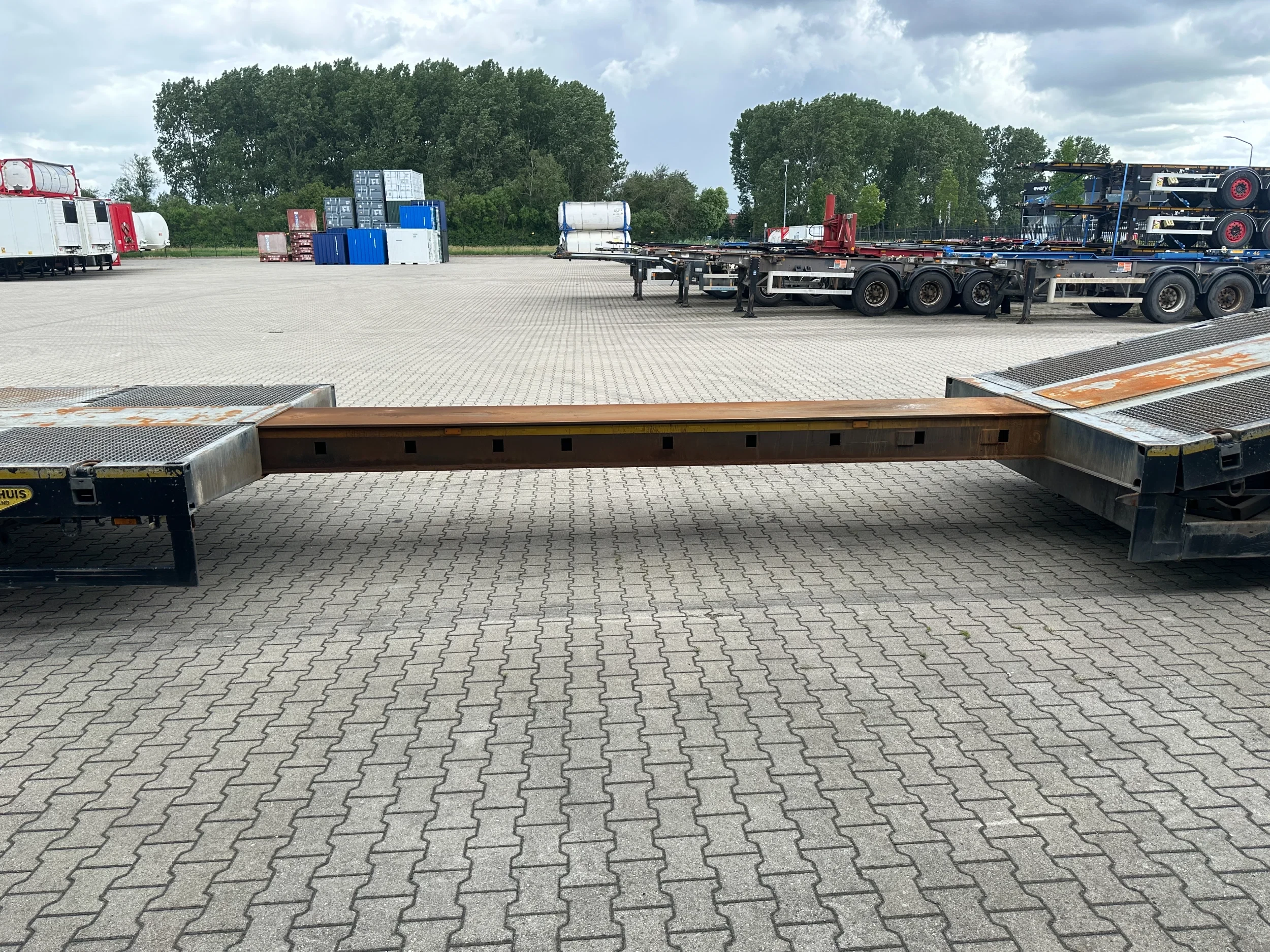 Broshuis 2017 - 3ABSD Lowloader 3-axle / GVW: 59.000kg / Neck: 23.000kg / hydraulic steering + ramps + loading table / 4.60m extendable / winch / liftaxle afbeelding 40