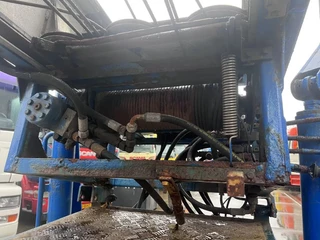 International 4600 1989 - 4x2 210HP + TEUPEN hyLIFT obrazek 16