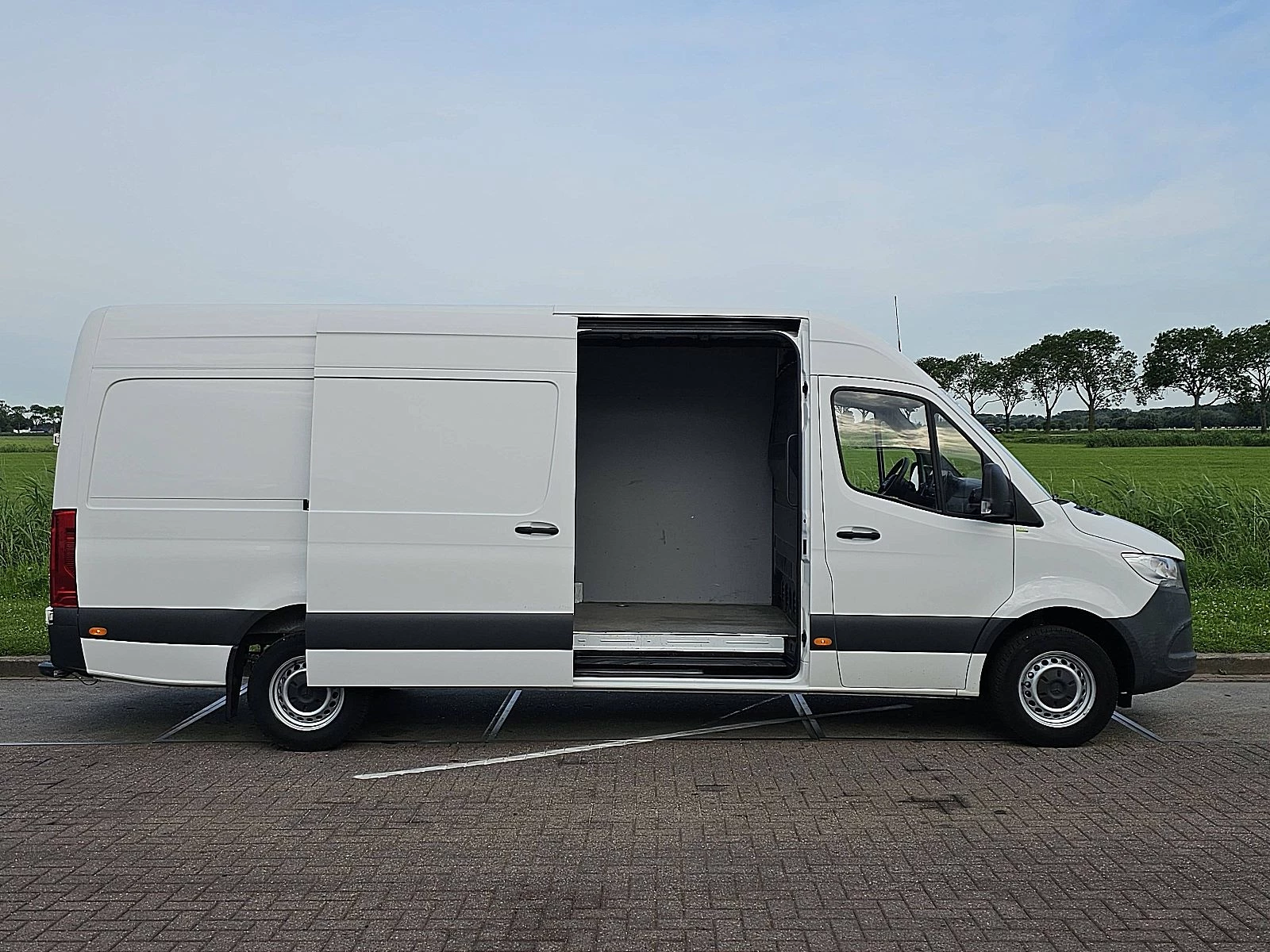 Mercedes-Benz Sprinter 2021 - 317 obrázek 14