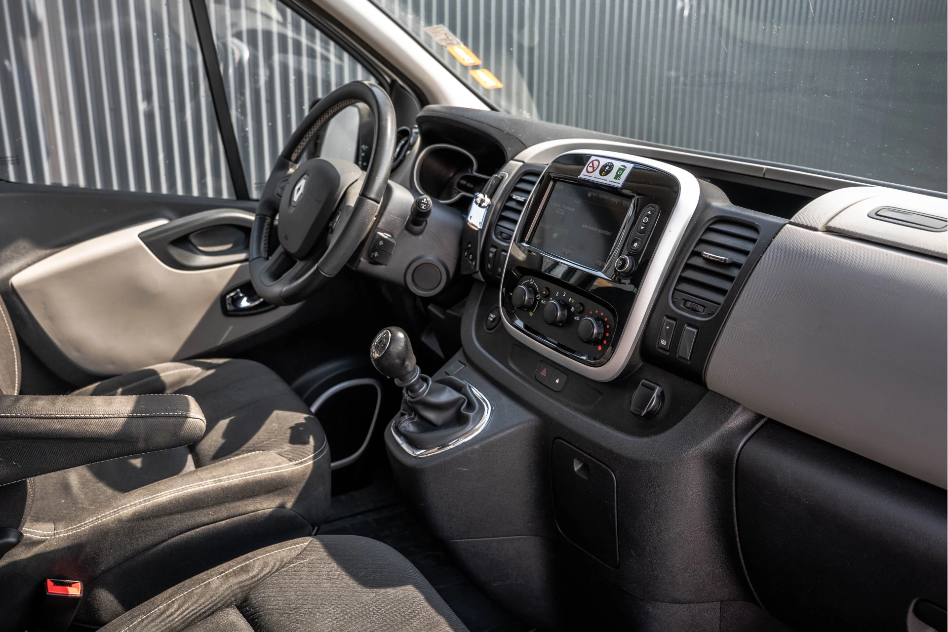 Renault Trafic 2018 - Passenger **1.6dCi 9-Pers L2H1 | Incl. BPM, BTW vrij | R-Link | Navi | Airco | Cruise | PDC | MF Stuur | Start / Stop** zdjęcie 2